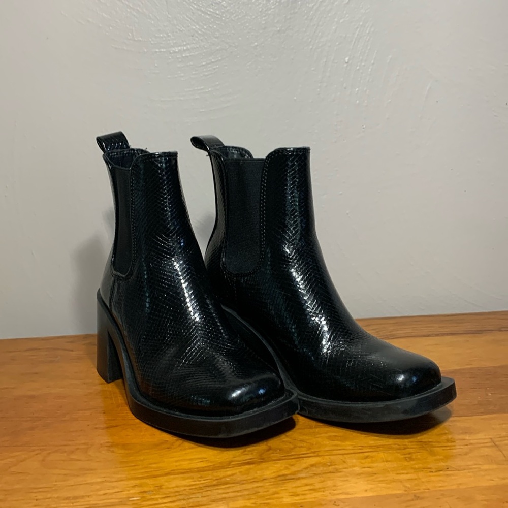 Black heel snake skin pattern boots